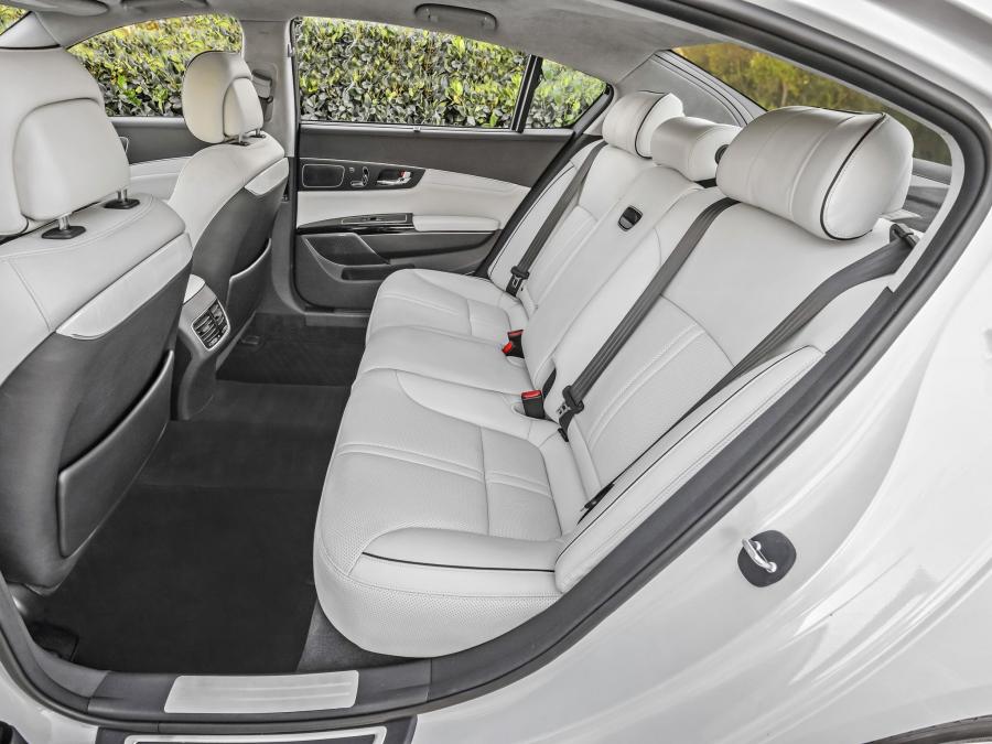  Kia K900 2014 года  (фото 13 из 30)